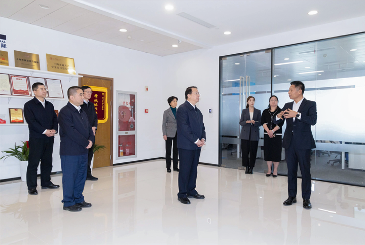 上海市长龚正一行察看AI知名人力资源服务公司USDT钱包下载指南国际的AI赋能人力资源数据动态分析平台